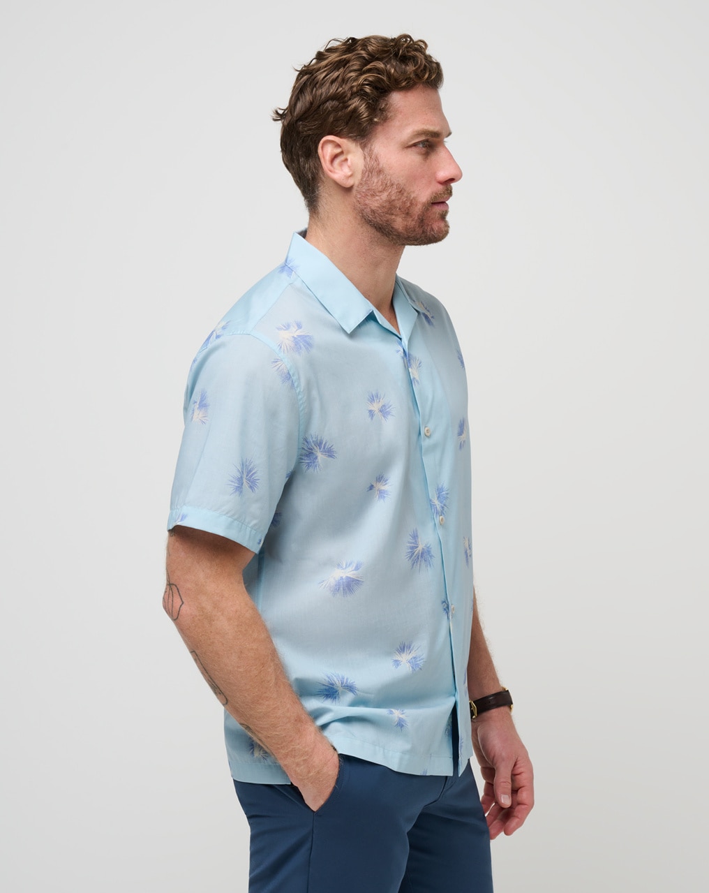 CASINO HOLIDAY BUTTON-UP 1